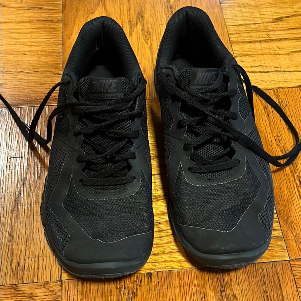 Nike Men's 10 Black Mesh Athletic Crosstrain Shoes